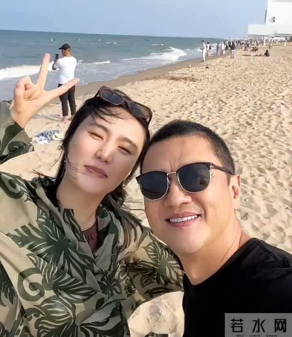 李亚鹏官宣离婚!欠4.5亿债租房三年,和好友阿那亚聚会满脸笑意