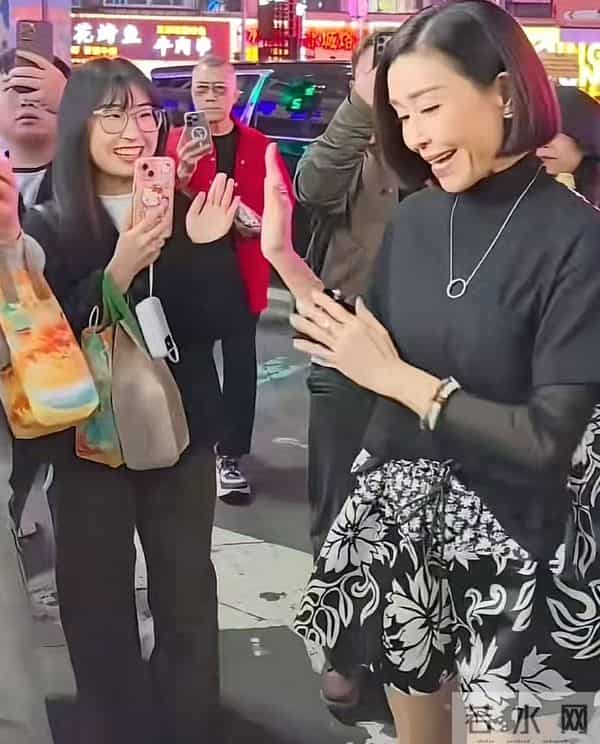 “最颠狂亚姐”伍咏微,新婚13天克死富豪老公,自爆爱玩猛男