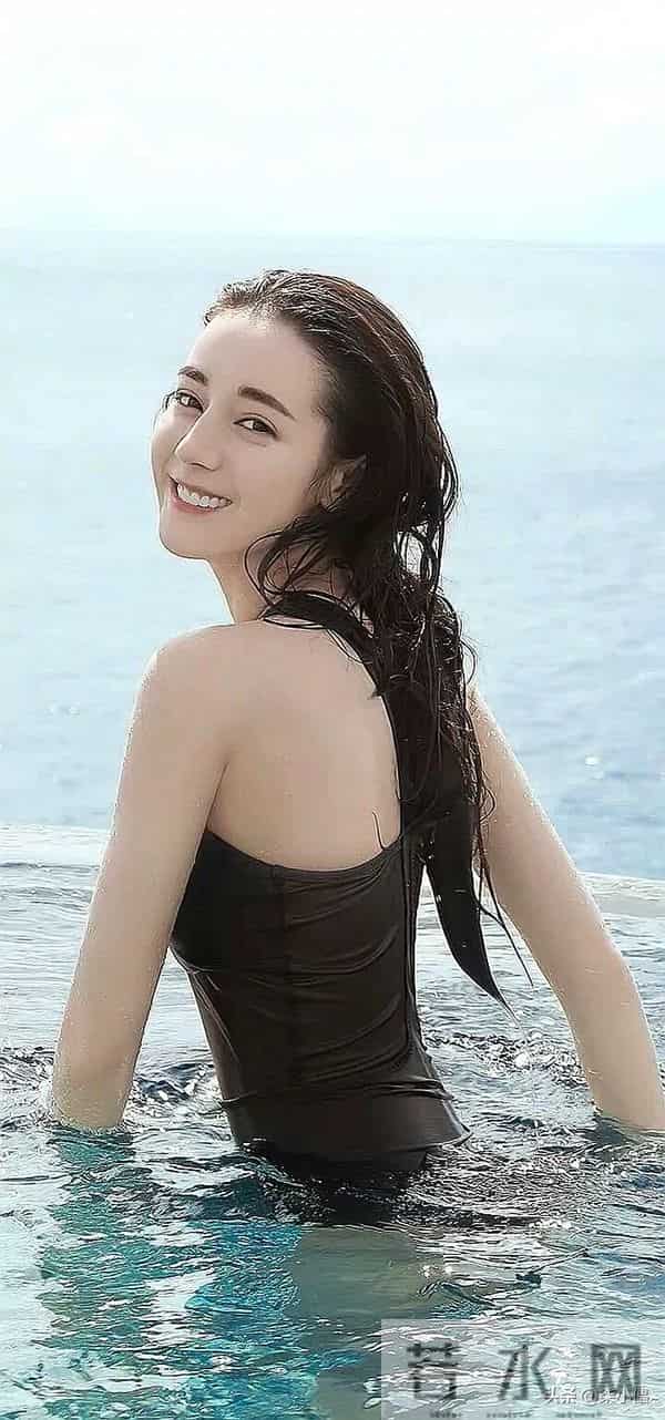 迪丽热巴|泳装照也太惊艳了