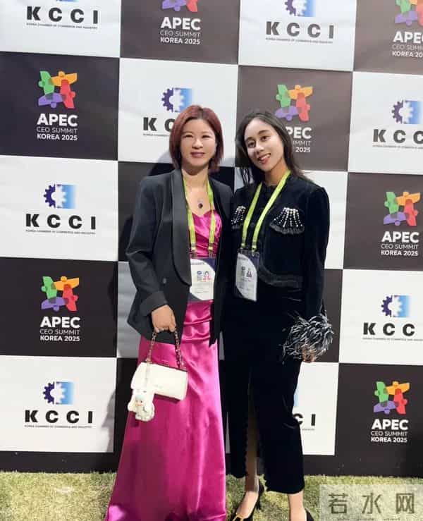 刘强东朋友圈秀恩爱!自嘲在章泽天面前失去自信,紧跟潮流很年轻