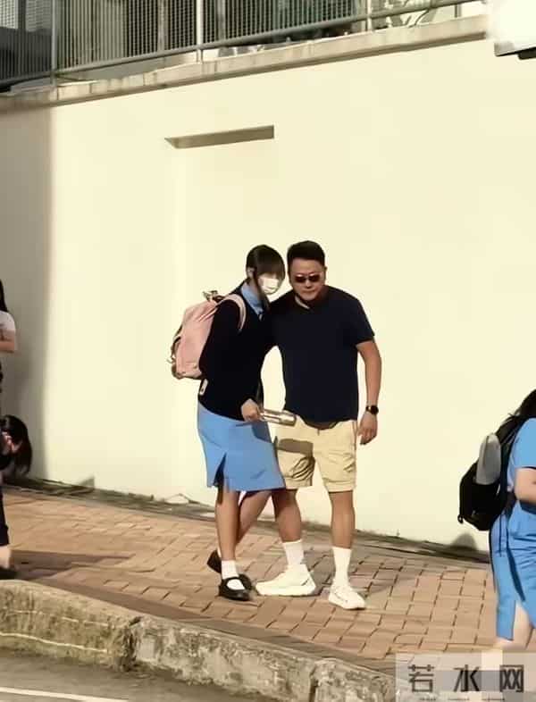 TVB前男星被前妻嫌穷离婚,独自照顾女儿,为其承诺不再结婚