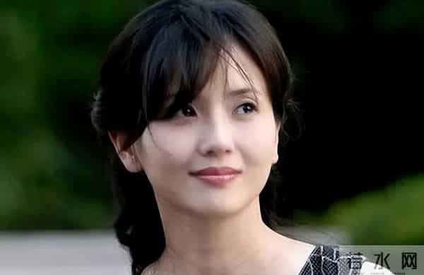 不拍吻戏、不嫁豪门,30岁自毁前程演妈妈,丈夫是她叛逆的后盾