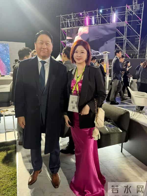 刘强东朋友圈秀恩爱!自嘲在章泽天面前失去自信,紧跟潮流很年轻