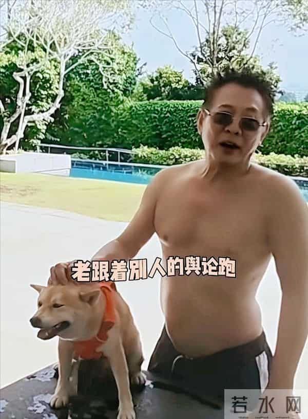 李连杰豪宅内游泳,脱光上衣只为自证清白!大腹便便已无肌肉感