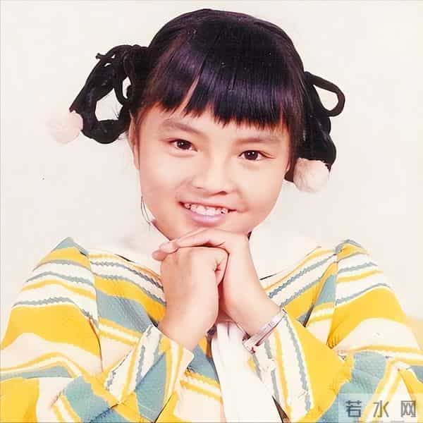 她5岁出道,13岁被逼着打抑制发育针,如今60多岁依然顶着一张童颜