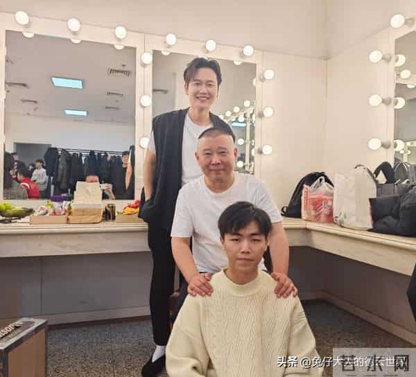 孟鹤堂徒弟爆后台趣事,占便宜、挣钱两不误,师叔倒成了冤大头