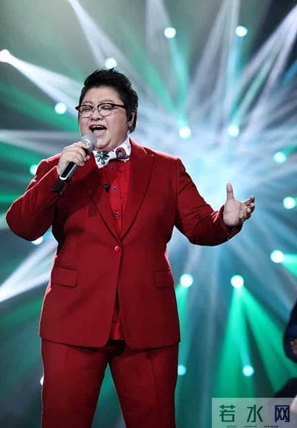 曾经韩红自曝大学时是校花,看看她年轻时的照片,身材纤瘦