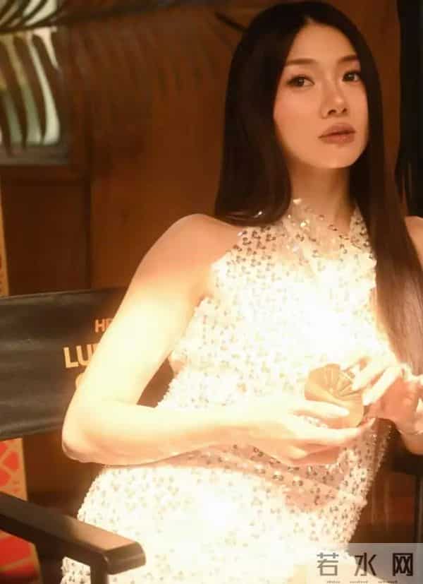 程晓玥官宣怀二胎!孕反严重仍跨国工作,孕肚明显状态依旧在线