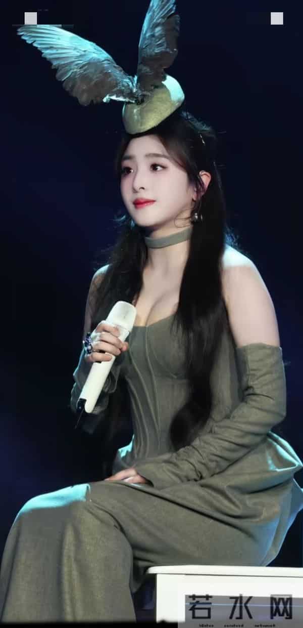 张含韵的身材那么好了啊！ 记忆都还停留在酸酸甜甜那个甜妹时候