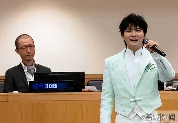 人民日报专访,揭开32岁周深的真实处境,原来那英说的一针见血