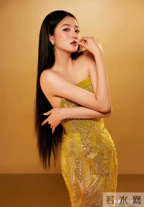 关晓彤最性感的一次蕾丝透视装光脚丫!国民闺女终于长大了