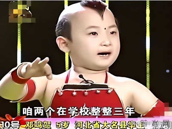 6岁上春晚年入百万,被父母“吸干血”的邓鸣贺,去世前年仅八岁