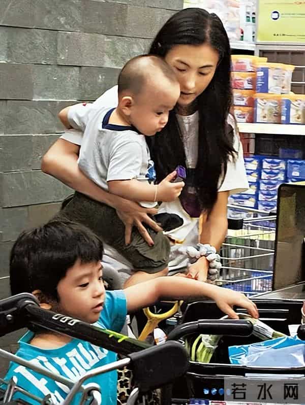 张柏芝也没想到,前夫谢霆锋留给她的大儿,如今竟成她唯一的依靠