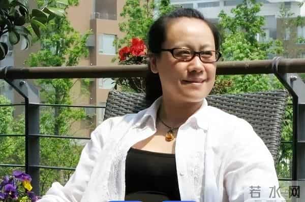 原来他们是夫妻,甘当33年“妻管严”,即便68岁也“不愿”退休