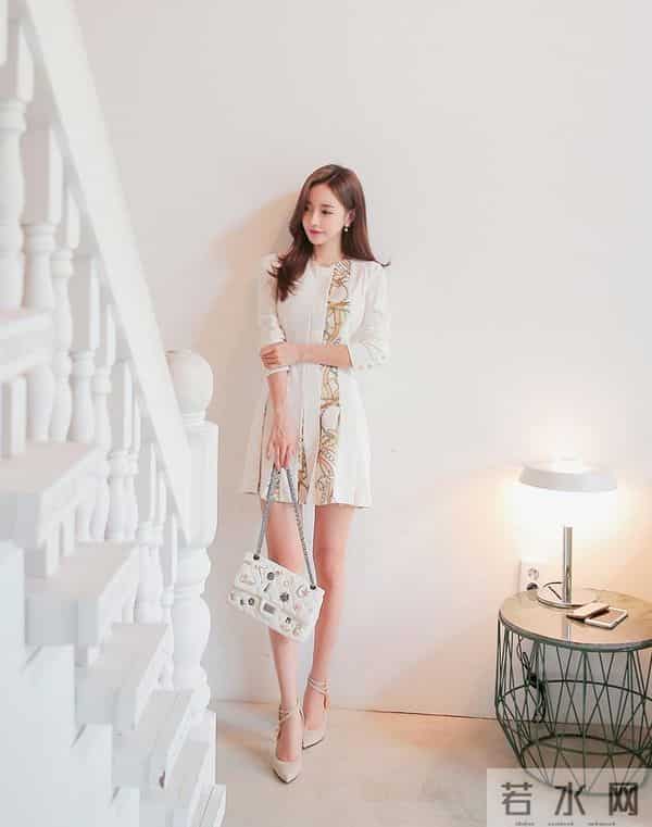 孙允珠-西亚简约风锁链流苏纯白外套