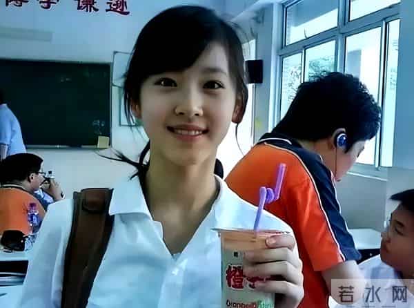 一天4瓜各个离谱!顶流婚变、王菲女儿被曝同居、王家卫又惹事了