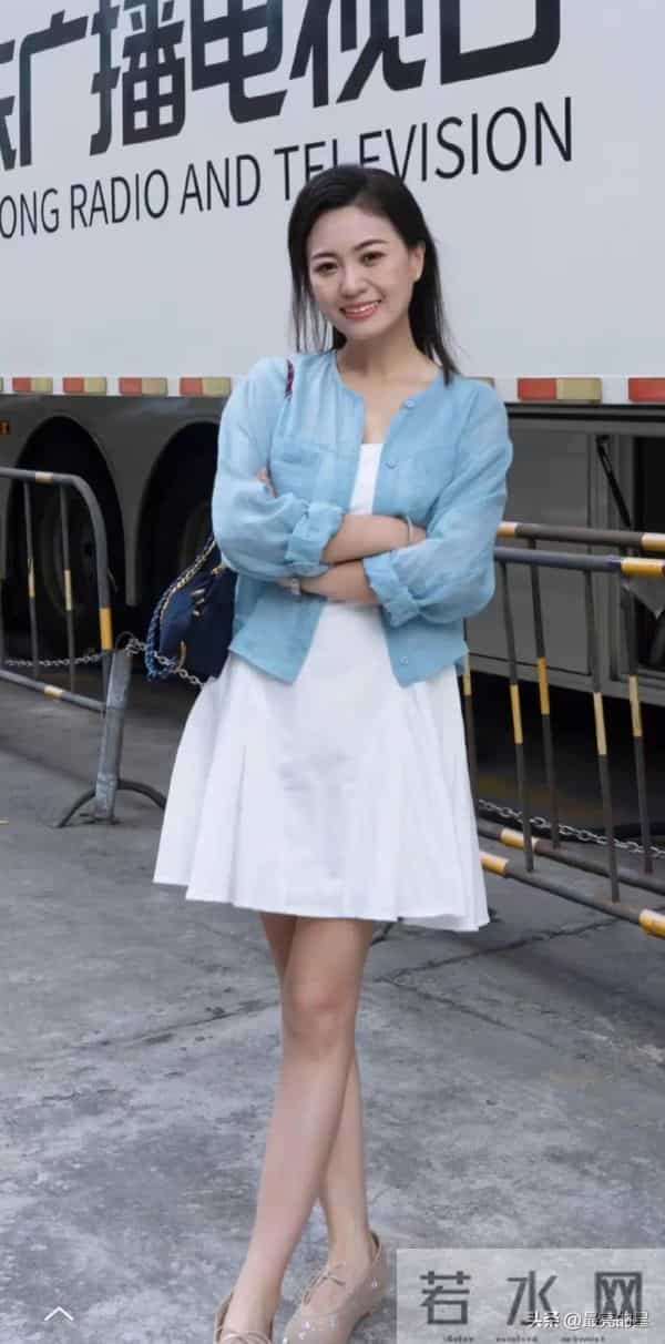 邓莹 广东省台主持人,才貌双全,这是要火的节奏啊
