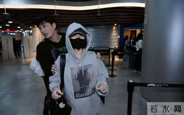 大S离世9个月后，小S现身权志龙演唱会，悬着的心终于放下了