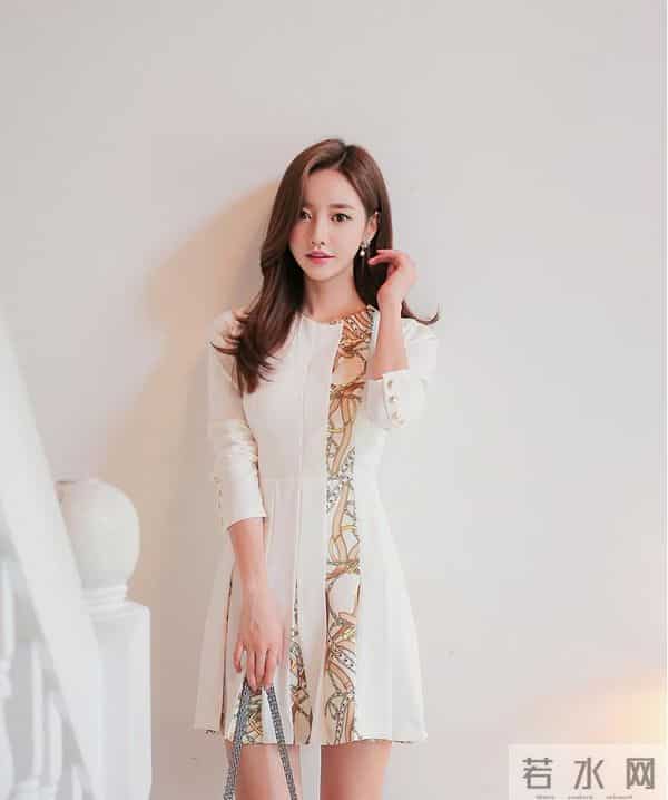 孙允珠-西亚简约风锁链流苏纯白外套