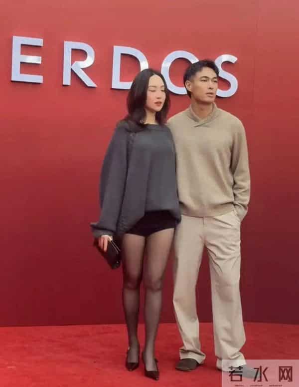 杨佑宁媳妇这身材简直堪比梦露啊 肉肉的性感又火辣 看得人目不转睛