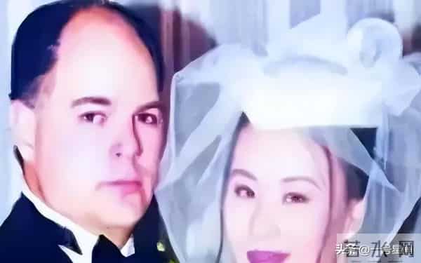 国内赚钱国外花,被"玩腻"后回国捞金的郑绪岚,终究遭到了"反噬"