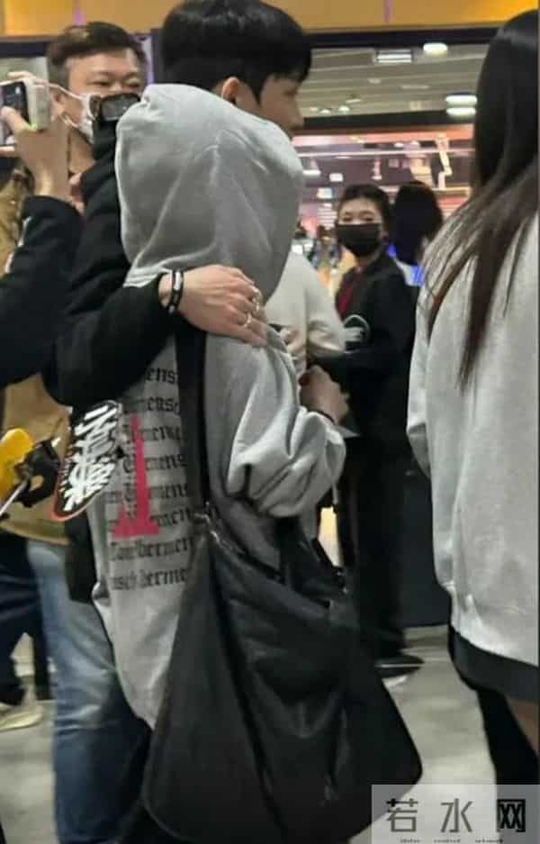 大S离世9个月后，小S现身权志龙演唱会，悬着的心终于放下了