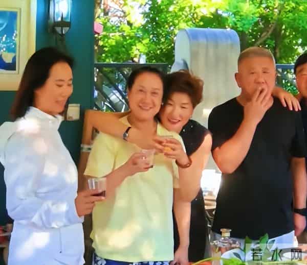 原来他俩是夫妻,家里家外老婆是领导,68岁住大别墅仍坚持拍戏