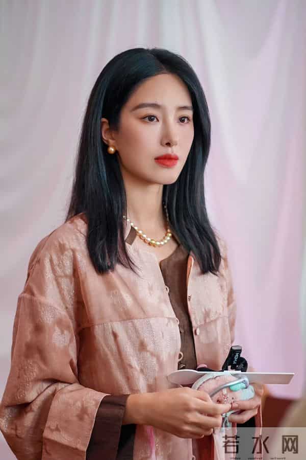 杨采钰和妈妈合照曝光,杨妈妈漂亮又有气质,看起来好年轻的呀!