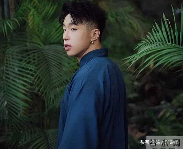 德云社副总烧饼现状:已成功挤进上流社会,打高尔夫、走国际范