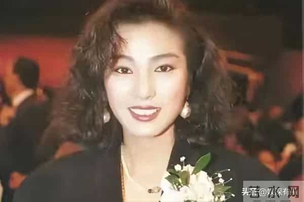 一见钟情追求她，却在相守26年后，一人因病离世，一人用余生怀念