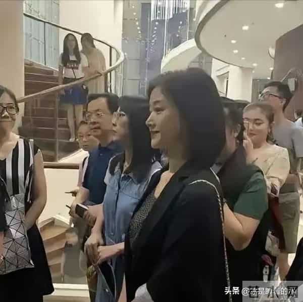 宋祖英60岁了,这状态真不错,老了也那么漂亮,美了一辈子