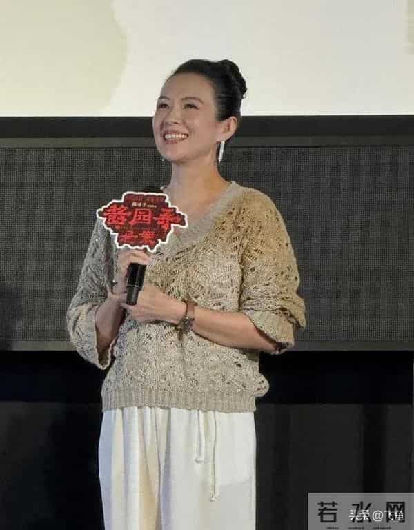 46岁章子怡增肥后大变样!穿针织衫+白裤好显贵,差点认不出!