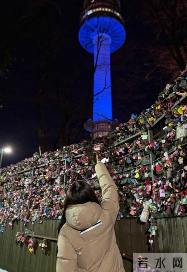 俞灏明与女友韩国甜蜜约会,王晓晨大方晒照,在一起一年超稳定