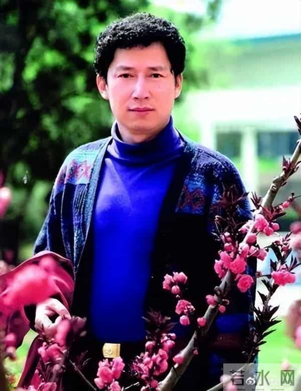 慈善家李春平女友否认他死讯,求监护人让10岁儿子见爸爸最后一面