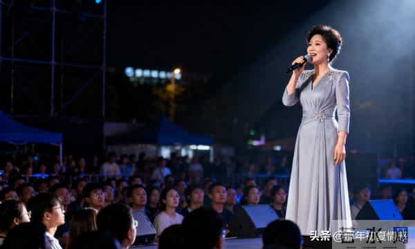 不结婚怎么解决生理需求?56岁的歌唱家张也,用行动给出了答案