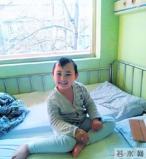 6岁上春晚年入百万,被父母“吸干血”的邓鸣贺,去世前年仅八岁