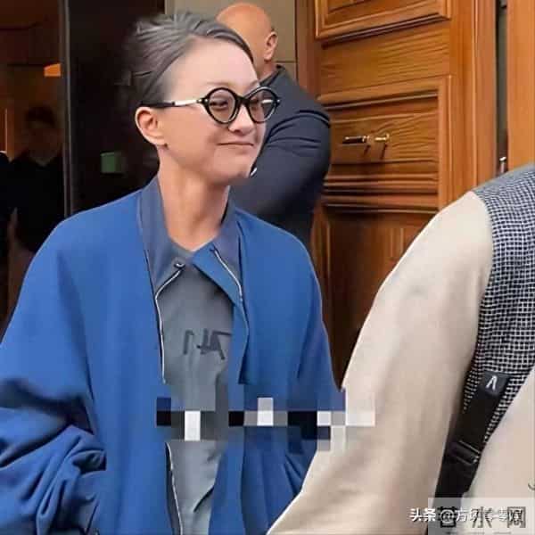 50岁周迅头发花白,瘪嘴模样一脸老态认不出,无儿无女成最大遗憾