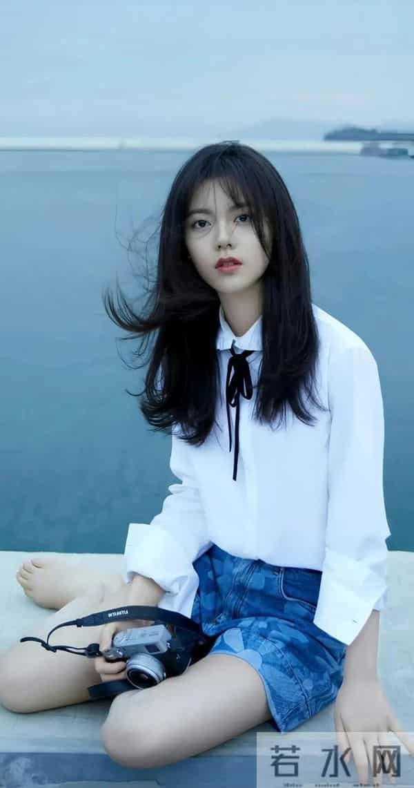 赵今麦 - 脚丫比例好奇怪,为啥感觉和手臂一样大!