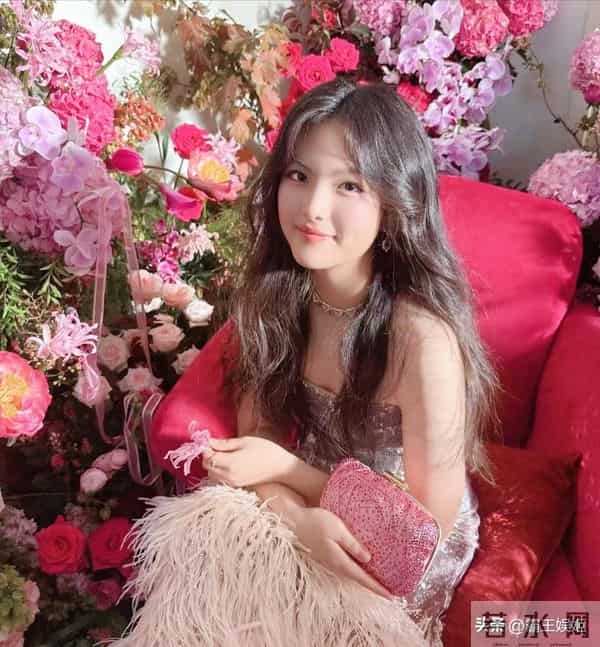 吴镇宇没想到!17岁费曼近照惊呆网友:昔日萌娃变30岁大叔?