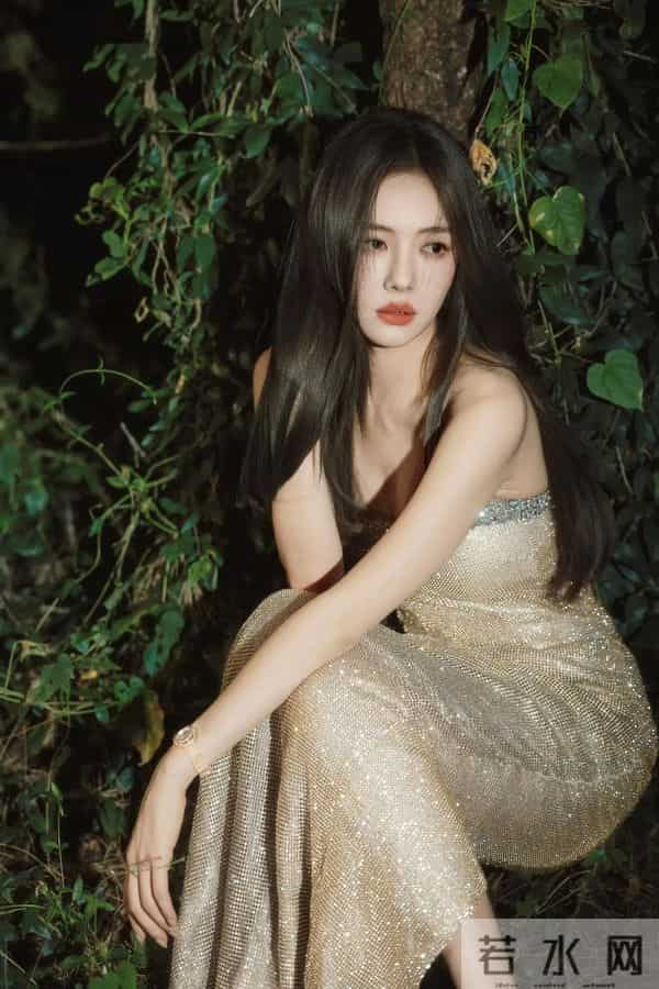 蔡文静抹胸裙超美