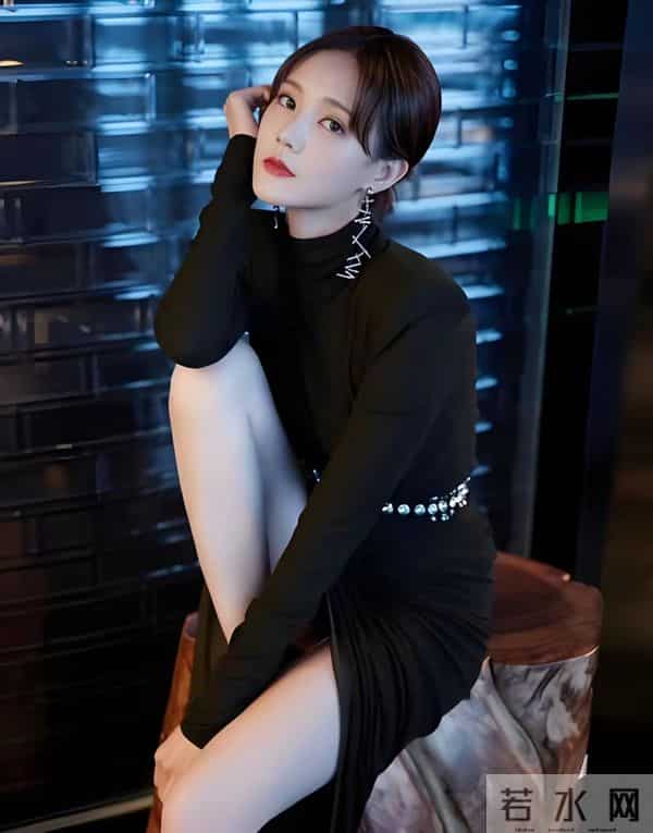 李一桐这身材真的太好了,35岁的年纪,不大不小,成熟稳重又可爱