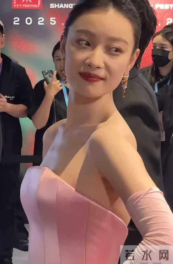 王家卫爆倪小姐有后台,倪妮不告蛐蛐导演王家卫秦雯,反倒告网友