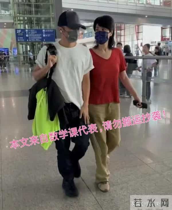 谢霆锋与儿子逛商场距离过远被网友指责,霍汶希或道明真正原因!