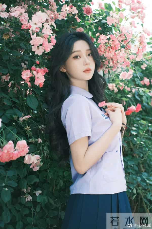 胡亦瑶长相甜美，身材却很火辣哦！