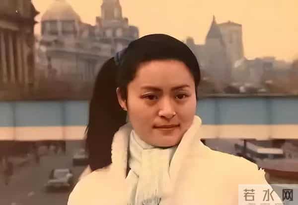 打败韦唯毛阿敏,却被亲弟打到脑震荡,沦为保姆的金炜玲现状如何