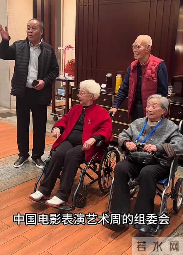 张勇手庆生张光北忙张罗,两人并非父子!陈宝国送花托束超细心