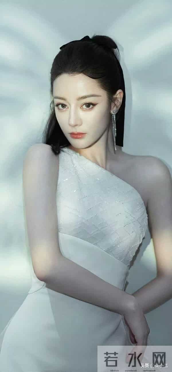 迪丽热巴|泳装照也太惊艳了