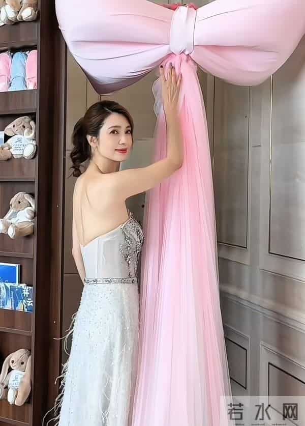 再破离婚传闻!洪欣一家四口外出游玩被偶遇,温馨互动显真情