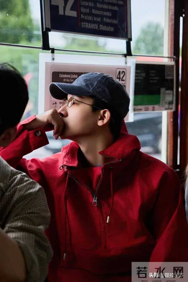 花少7中的张晚意太暖了,默默做事,还会贴心给李沁准备礼物