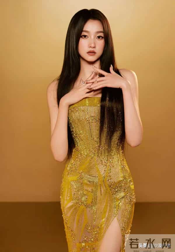 关晓彤最性感的一次蕾丝透视装光脚丫!国民闺女终于长大了